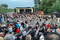 Poslední srpnovou sobotu se konala Obecní slavnost v Petrovicích. Vrcholem večera byl koncert kapely Mirai.
