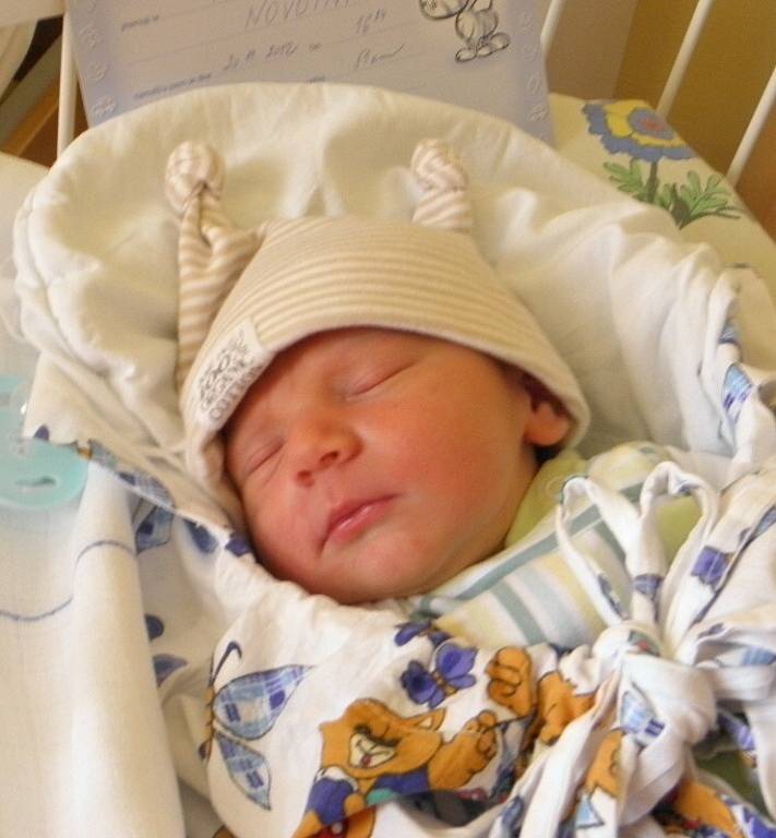 První miminko se narodilo 20. listopadu mamince Pavle Staňové z Orlové. Malý Adámek Novotný po porodu vážil 3200 g a měřil 51 cm.