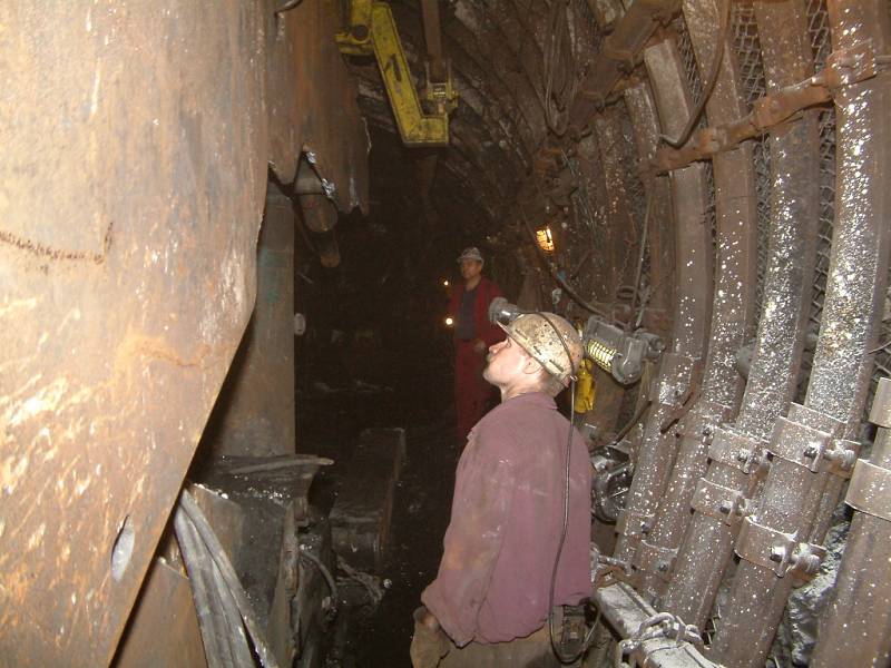 Práce v podzemí černouhelných dolů na Karvinsku. Ilustrační snímek. 