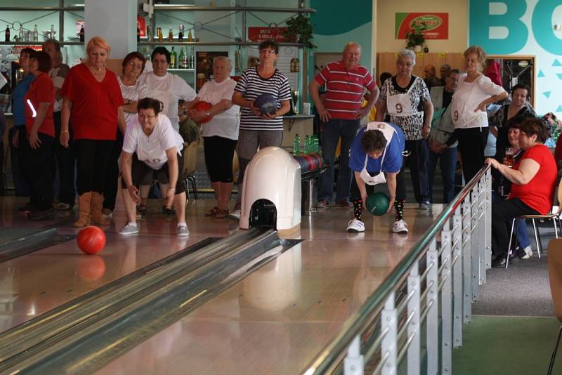 Turnaj seniorů v bowlingu. 