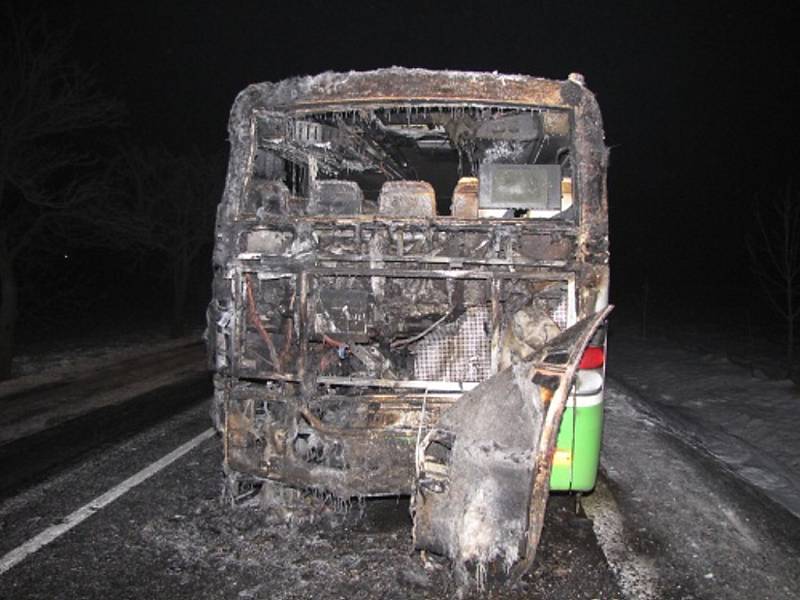 Následky požáru autobusu s pohonem na zemní plyn v Českém Těšíně. 