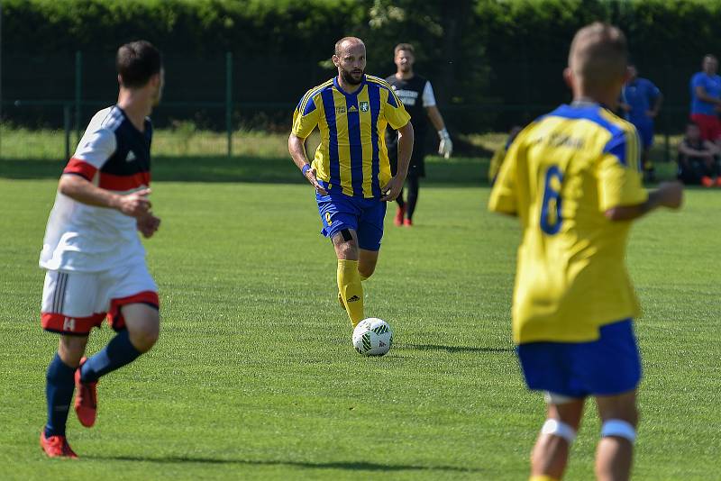 Fotbalový klub SK Stonava. V poslední přípravě před sezonou domácí hráči (ve žlutém) porazili Věřňovice 4:1.