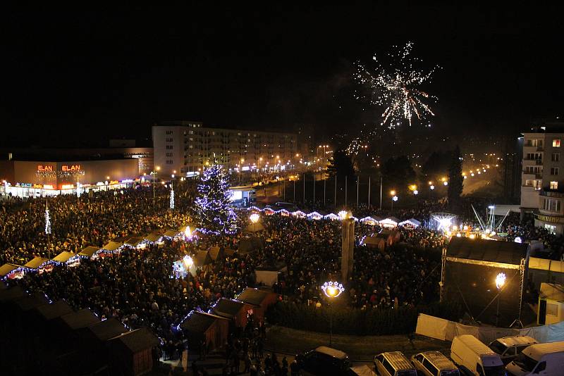 Vánoční městečko v Havířově 2018. Rozsvícení stromu a ohňostroj.