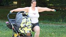 Každá maminka, která si vyzkouší strollering, si toto cvičení nemůže vynachválit. 