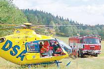 ZÁCHRANKA. Zraněnou ženu transportoval vrtulník do ostravské fakultní nemocnice.