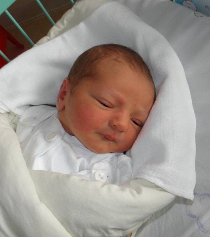 Benjamin Bonczek se narodil 8. února paní Marii Bonczkové z Komorní Lhotky. Po narození miminko vážilo 3600 g a měřilo 50 cm.