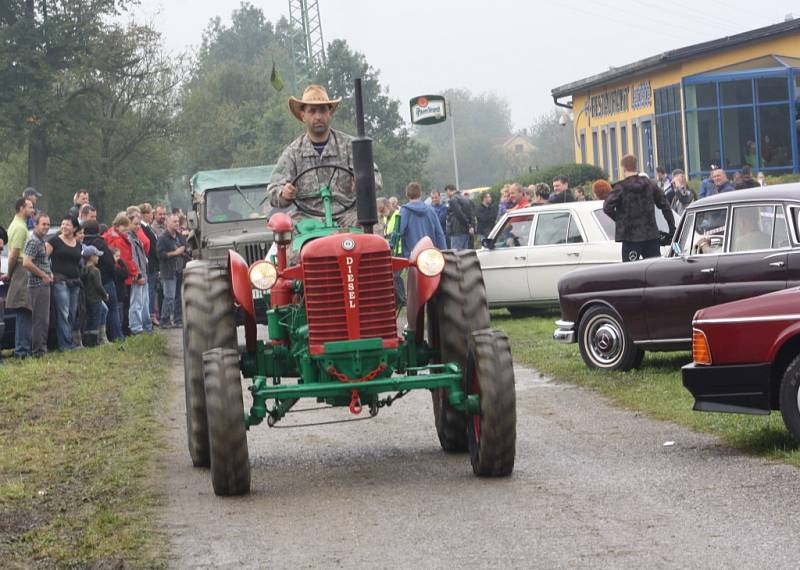 Sraz auto a moto veteránů v Orlové.