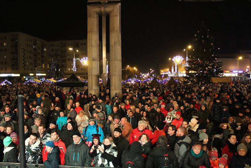 Vánoční městečko v Havířově 2018. Rozsvícení stromu a ohňostroj.