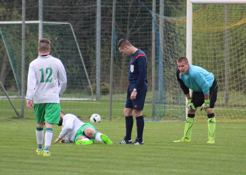 Utkání I.A třídy Stonava - Dolní Datyně (v bílém).