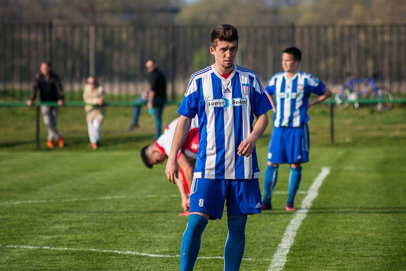 Albrechtice (v modrém) doma přetlačily Orlovou 3:2.