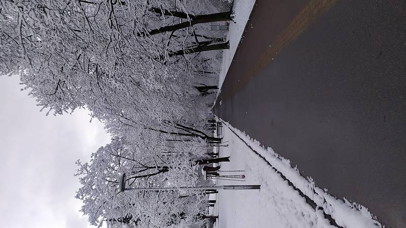 Havířov, sníh v ulicích, 6. dubna 2021.