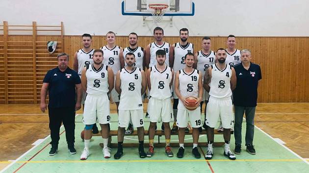 Basketbalový tým karvinského Sokola by letos v soutěži rád uspěl.
