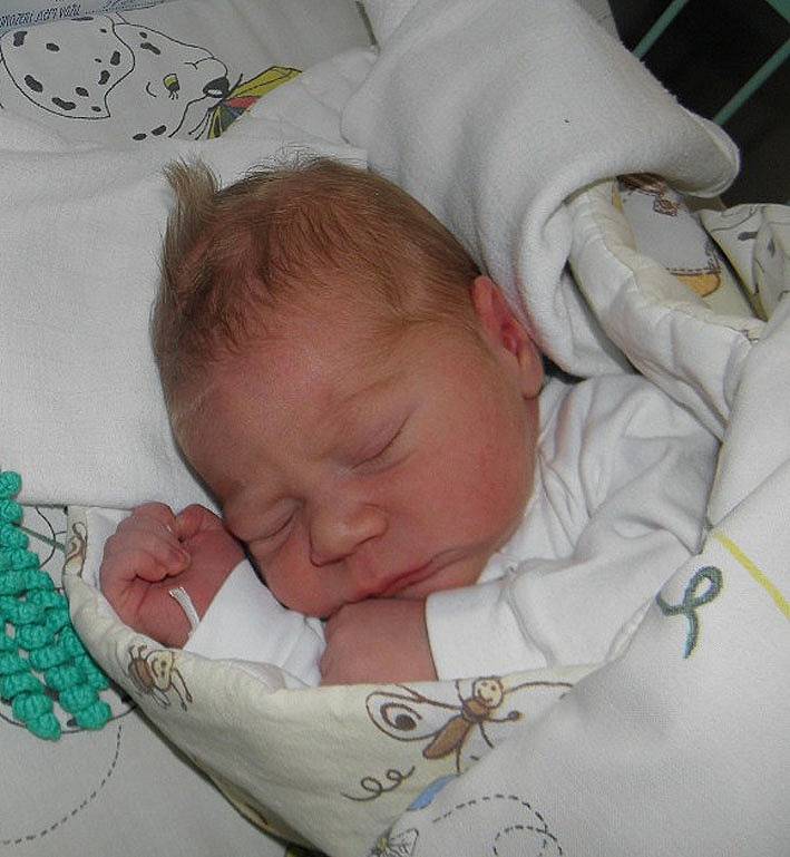 Eliáš Tomčík se narodil 21. srpna mamince Renátě Ryškové z Orlové. Porodní váha miminka byla 3830 g a míra 52 cm.