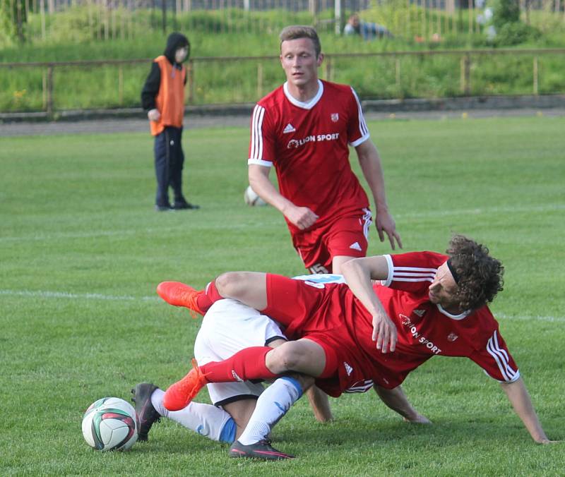 Havířovští fotbalisté (v bílém) v Novém Jičíně zklamali.