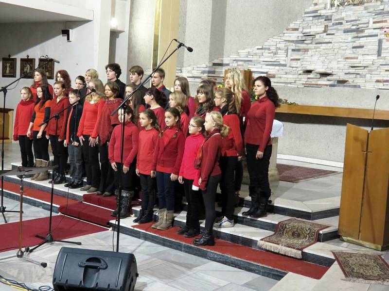 Obohacením havířovského předvánočního kulturního života byl sobotní koncert duchovní hudby ve zcela zaplněném kostele svaté Anny.