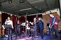 Zcela zaplněný Hudební klub Stolárna v Havířově byl v pátek podvečer 25. října dějištěm nádherného koncertu, The Strings.
