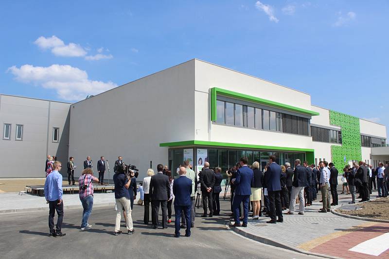 Slavnostní zahájení provozu v továrně Mölnlycke v Havířově-Dolní Suché 17. 5. 2017.