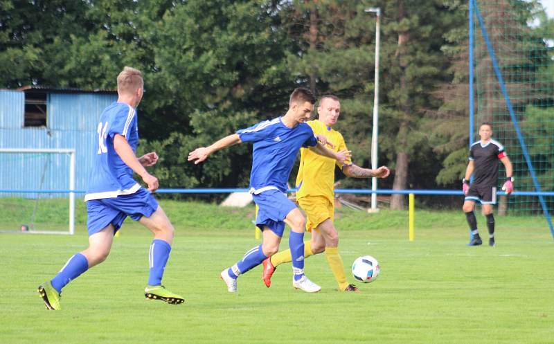 Dolní Lutyně (ve žlutém) - Jablunkov 0:3.