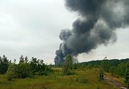 Požár v polské obci Kaczyce, nedaleko hranic s Českou republikou, 24. června 2023.