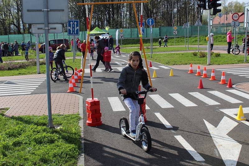 Havířovský BESIP pořádal v úterý odpoledne společně s bezpečnostními složkami a hasiči na dopravním hřišti preventivní akci pro děti.