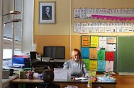 V ZŠ Majakovského v Karviné už mají ve třídách portrét nového českého prezidenta Petra Pavla.