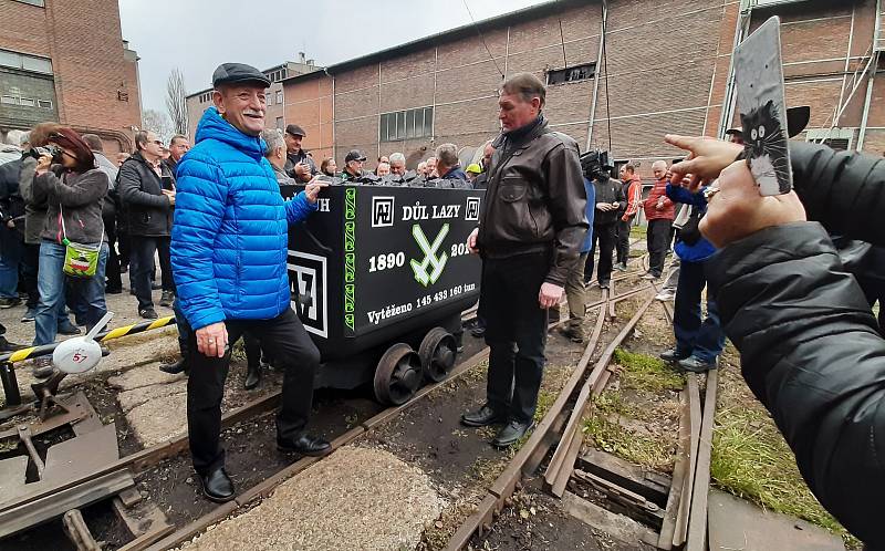 V Dole Lazy u Orlové ve čtvrtek 28.11. 2019 vyvezli poslední vozík uhlí. Skončila tak těžba.