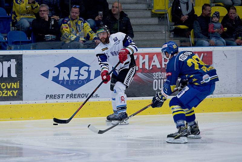 Havířovští hokejisté (v bílém) prohráli v Přerově.