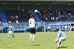 Havířovští fotbalisté (v modrém) vůbec nezvládli domácí utkání s Lískovcem.