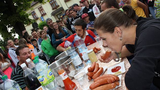 Všechny generace se v sobotu sešly a skvěle se bavily na dalším ročníku Doubravských slavností, které se tradičně konaly v centru obce.