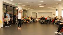 Taneční škola Happy Day Dance z Ostravy se představila seniorům z domova GrandPark v Havířově.