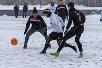 Fotbalisté šesti ze sedmi zúčastněných týmů i přes nepřízeň počasí rozehráli v sobotu 21. ledna 2023 turnaj O pohár starostky města Orlová.