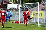 Havířovští fotbalisté (v modrém) přehráli Nový Jičín 2:0.