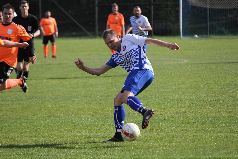 Horní Suchá doma nečekaně ztratila s béčkem Petrovic (v oranžovém).