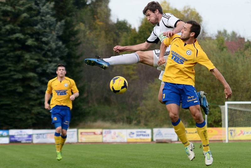 Karvinští fotbalisté (v bílém) ve Varnsdorfu prohráli.