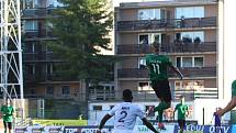 Karvinští fotbalisté (v bílém) vyhráli v Příbrami 2:0.