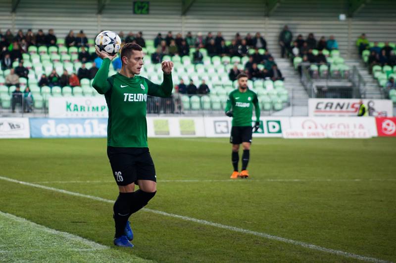 Karvinští fotbalisté (v bílém) svým výkonem proti Jablonci zaujali.