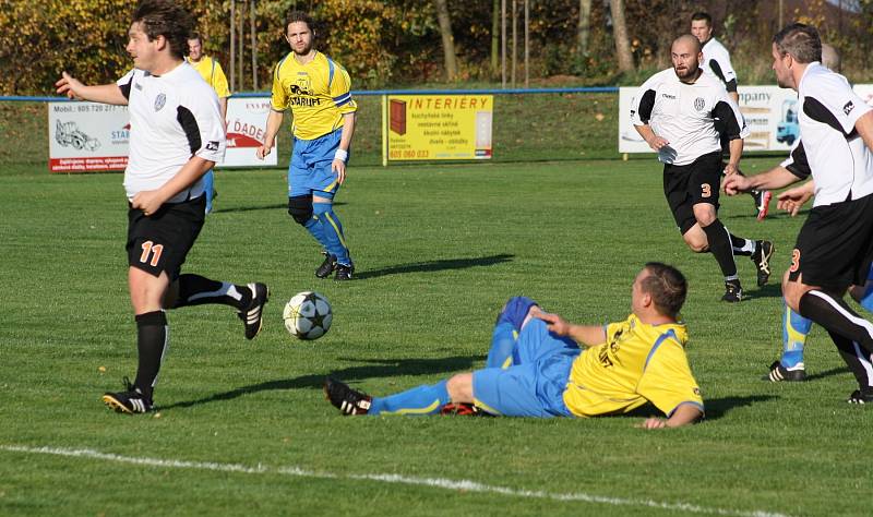 Sobotní derby číslo 1: D. Lutyně - Albrechtice (v bílém).