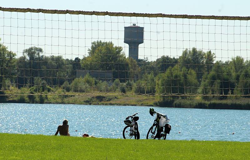 Bohumín-Šunychl. Klidná městská část, kde se rozkládá i Kališovo jezero, centrum letní příměstské rekreace. Pláž u Kališova jezera.