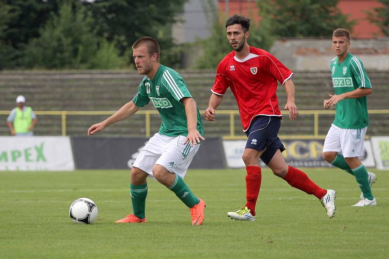 Karvinští fotbalisté (zelené dresy) v přípravě s Gliwicemi.