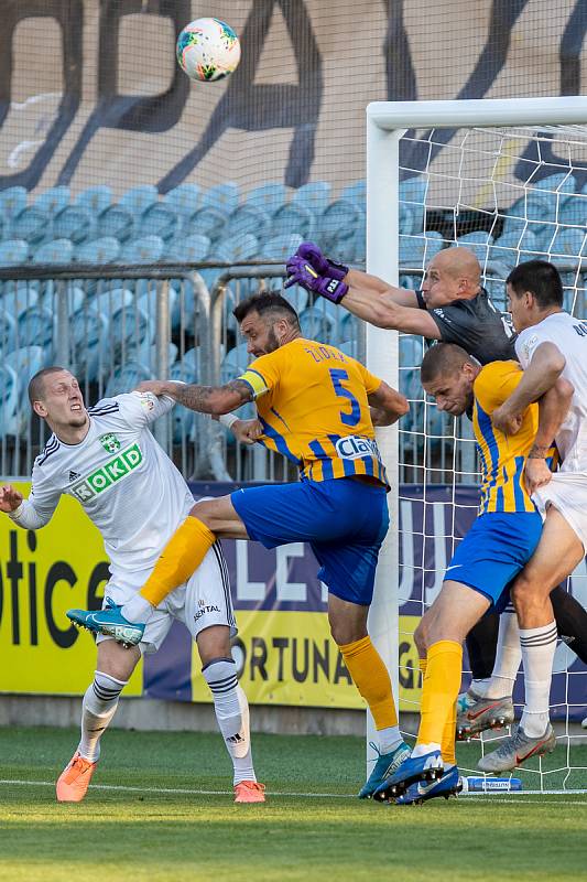 Ligové derby nepoznalo vítěze. Opava remizovala s Karvinou (v bílém) bez branek.