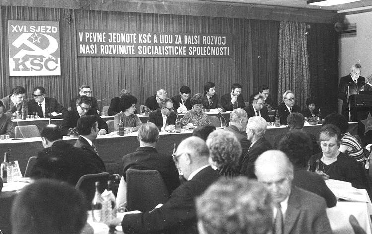 Komunistická konference pod hlavičkou 16. sjezdu KSČ. 