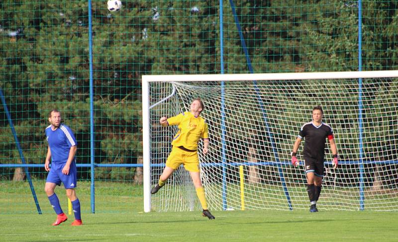 Dolní Lutyně (ve žlutém) - Jablunkov 0:3.