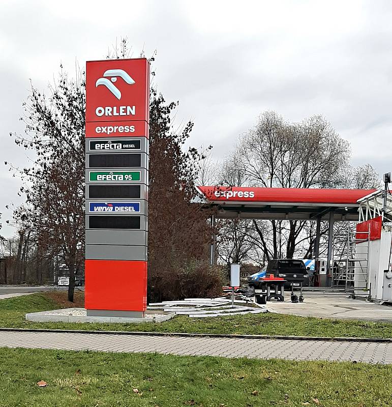 V Karviné bude jedna z mála čerpacch stanic (původní Benziny), pod značkou Orlen.   22. 11. 2022