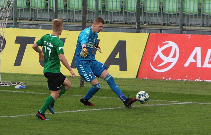 Karviná (v bílém) - Příbram 2:0.