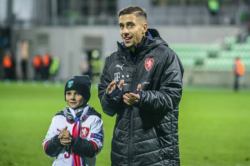 Mladí Češi (v červeném) remizovali s Řeckem 1:1.