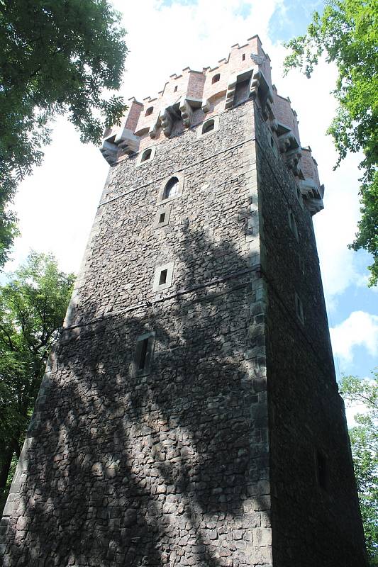 Těšín. Během víkendu se v polském Těšíně konaly Dni Noszaka, těšínského prince. V sobotu se konal první rytířský turnaj po 640 letech. Piastovská věž.