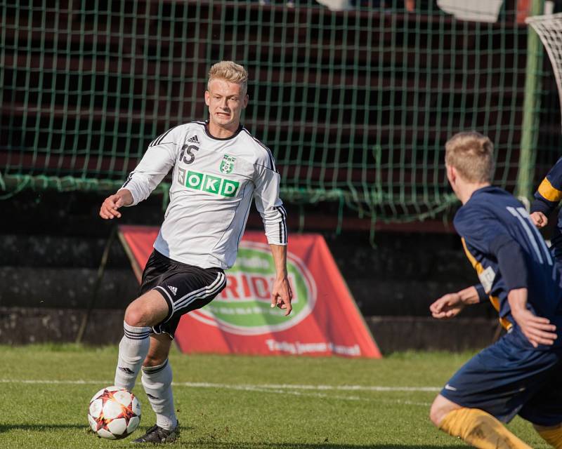 Po výhře nad Opavou se fotbalisté Karviné (v bílém) těší ze stoprocentní bilance v podzimních derby.