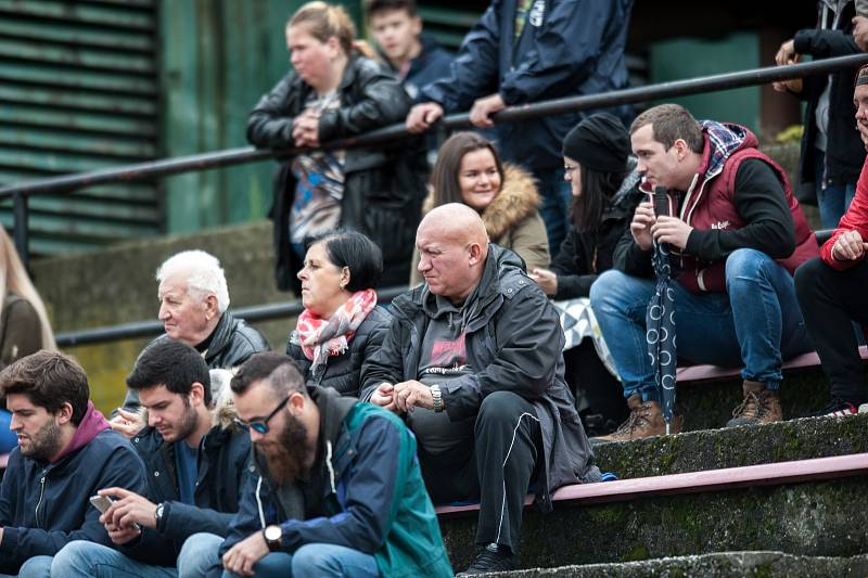 Krajské ragbyové derby ovládly Mariánské Hory (v červeném). Havířov čeká těžká fuška.