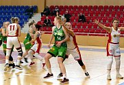 Basketbalistky Havířova (v bílém) se výrazně přiblížily startu v play off.