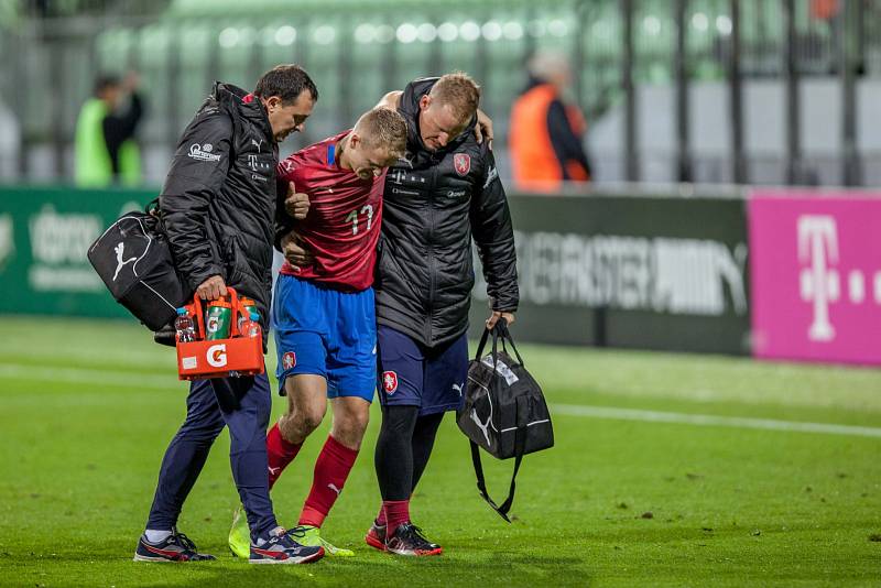 Mladí Češi (v červeném) remizovali s Řeckem 1:1.